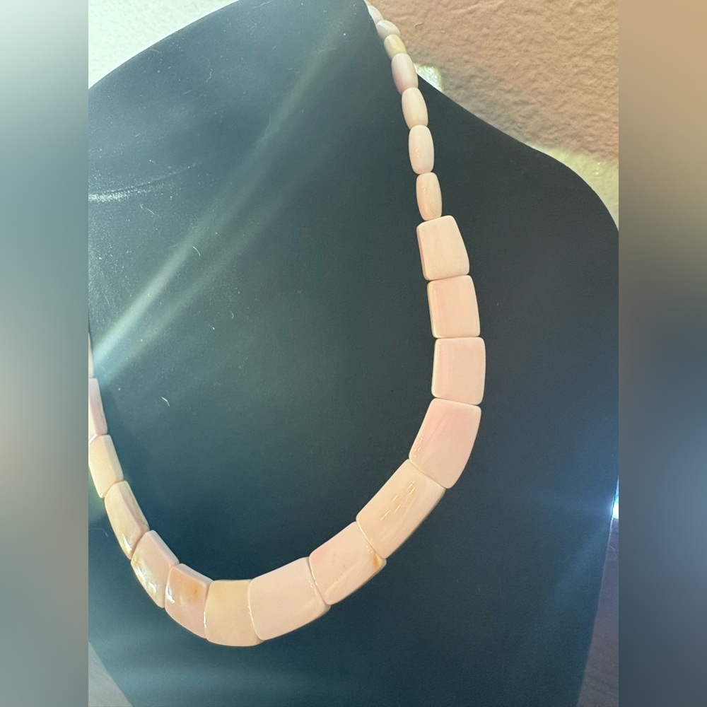 Queen Conch Shell Necklace - Picture 3 of 5